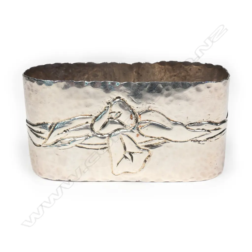 J. Cotterill (Wellington) silver hammered napkin ring, Image 1++